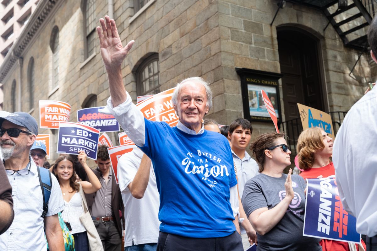 'Ed Markey with supporters'